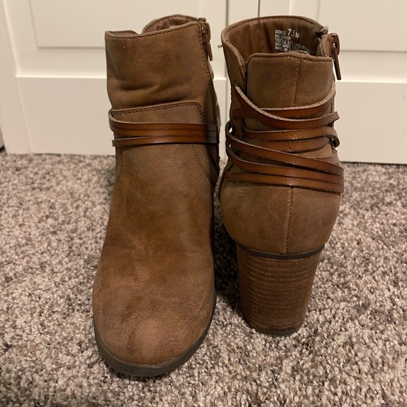 Women’s Booties - Picture 4 of 6